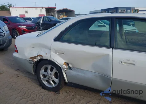 2001 Lexus Es 300 z USA, uszkodzony, nr VIN JT8BF28G610332982